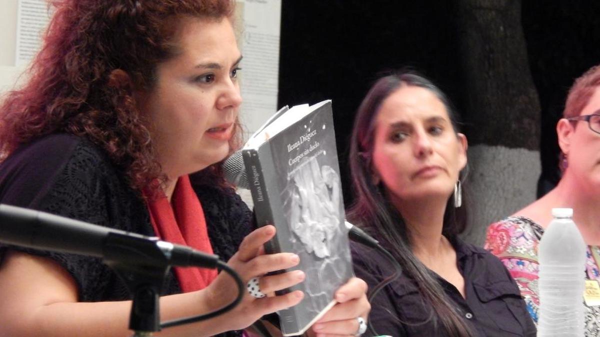 Ileana Diéguez en la presentación del libro ‘Cuerpos sin duelo’ en Monterrey, México.