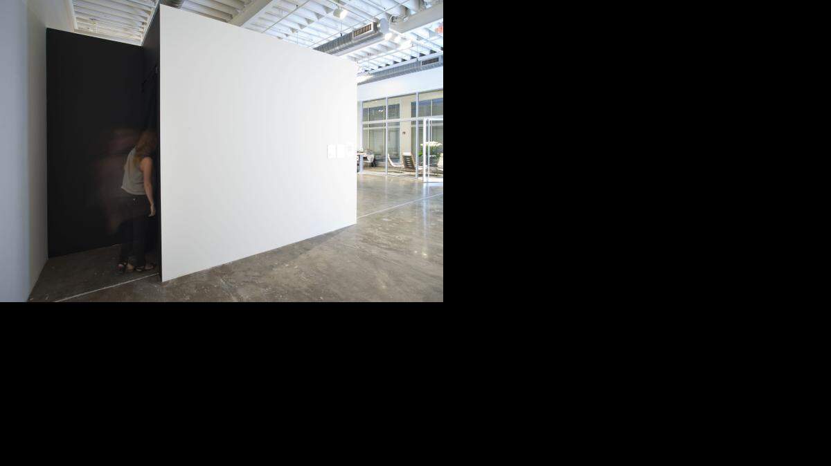 
‘Estructuras de aire’, 1970-2014, de Teresa Burga. Un sistema de ventilación de aire y espacio en la galería.
