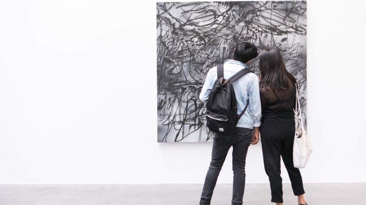 ‘Not Yet Titled’, 2017 de Julie Mehretu. Tinta y acrílico sobre lienzo. 171 x 180.5 x 3.2 cm.