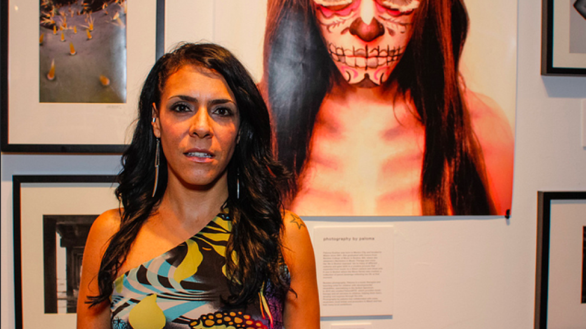 La artista Paloma Dueñas es una de las elegidas para participar en ‘Muchos somos’, que celebra la diversidad hispana.
