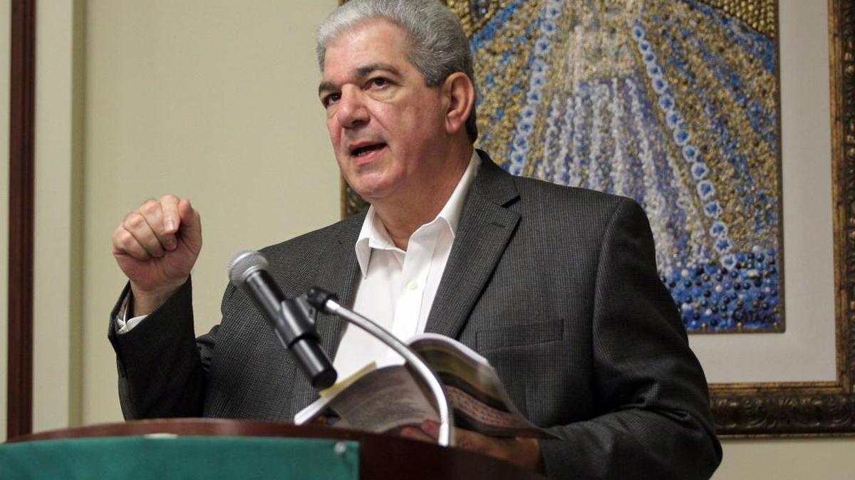 El historiador José Ramón Fernández Alvarez durante la presentación de ‘Las damas de La Habana y sus joyas’.