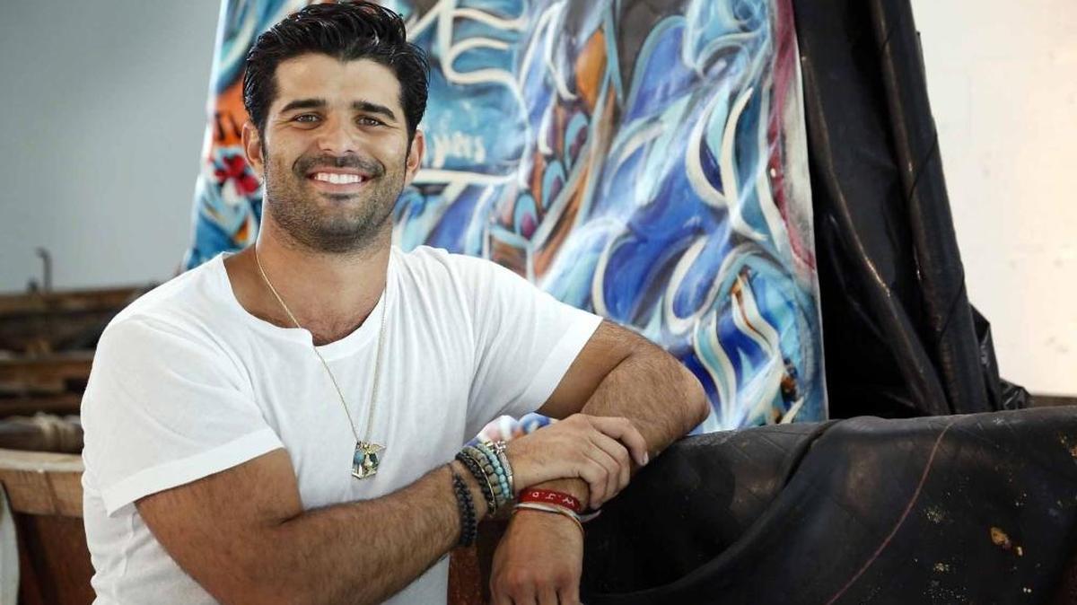 El pintor cubanoamericano Alexander Mijares expone en su estudio/galería en Wynwood. La mayoría de los artistas abren sus estudios para recibir a visitantes en la semana de Art Basel.