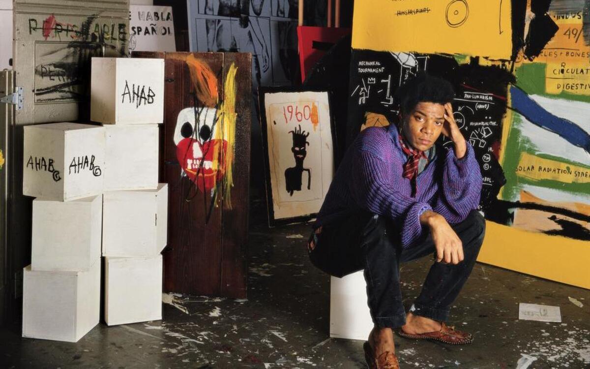 Jean Michel Basquiat en su estudio de Great Jones Street, Nueva York, en 1987.