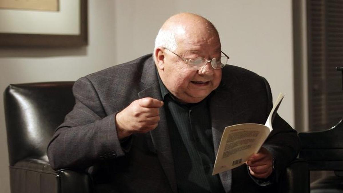 El poeta José Abreu Felippe durante una lectura de su obra.