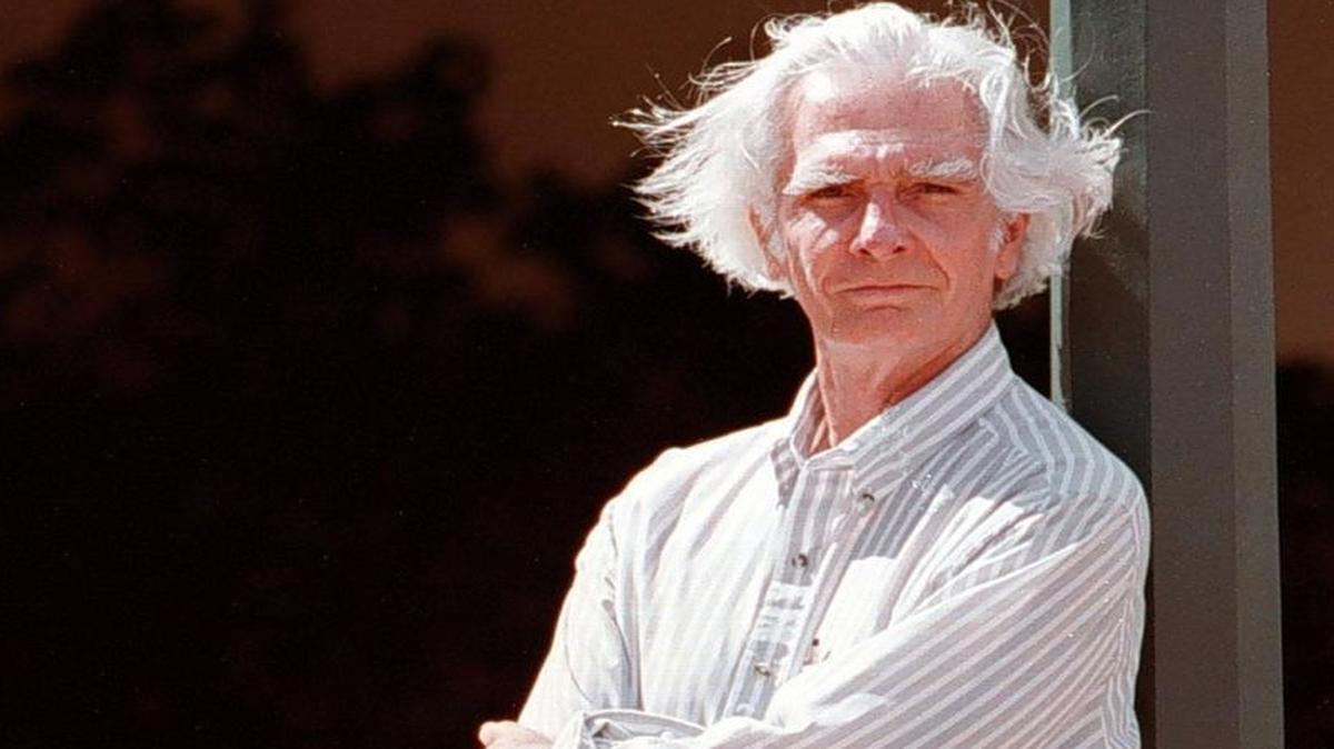 El poeta Jorge Valls en Miami, en 1997.