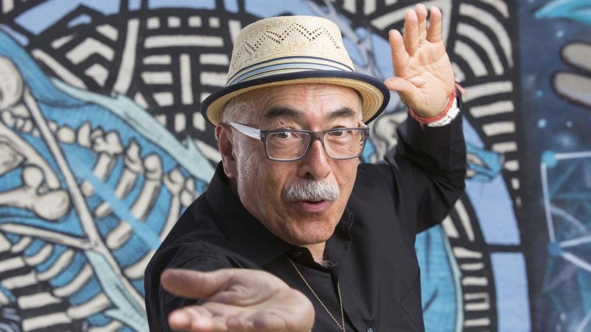 El poeta Juan Felipe Herrera se siente libre en la vida creativa.