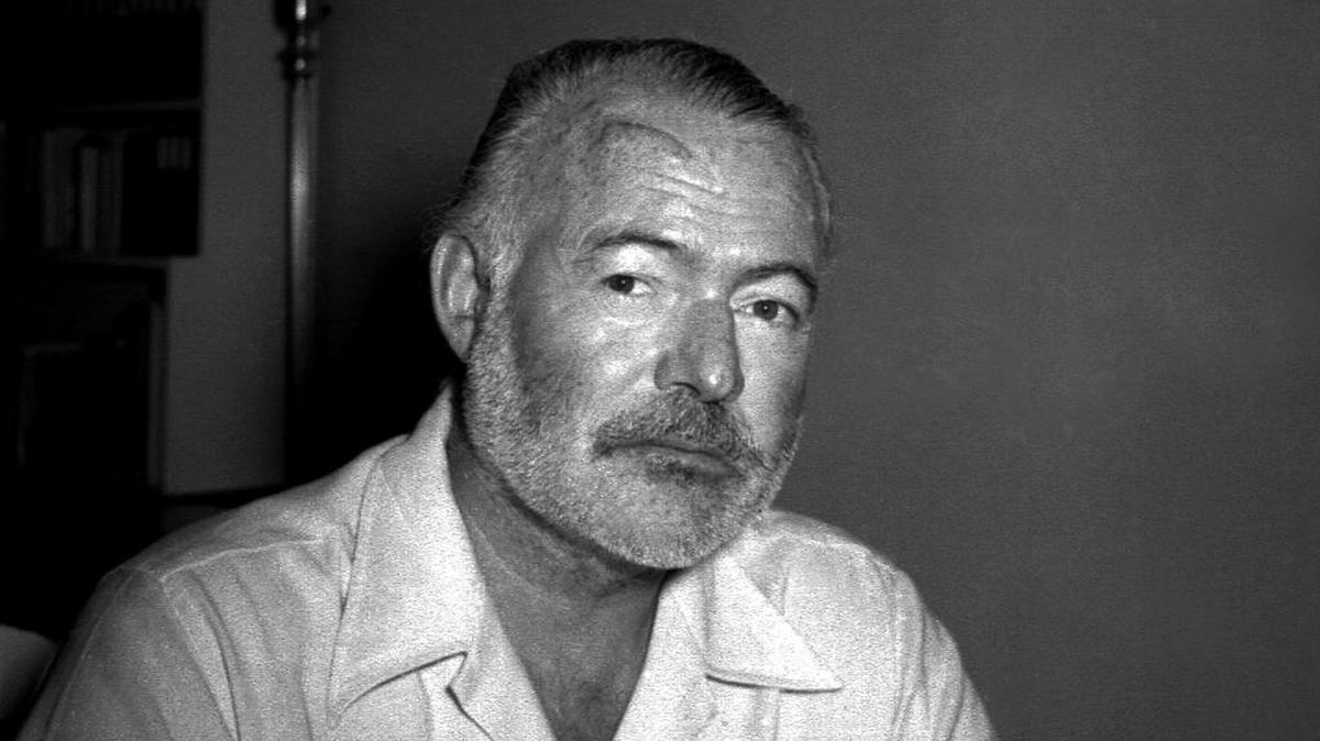 Ernest Hemingway en su casa de San Francisco de Paula, en las afueras de La Habana, en agosto de 1950.