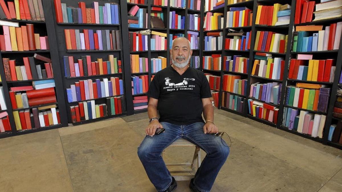 El escritor cubano Leonardo Padura ha asistido a la clausura de la Semana Negra de Gijón después de nueve días de actividades en las que han participado 163 autores de distintos géneros, con expectativas sobre la celebración del 30 aniversario el año que viene.