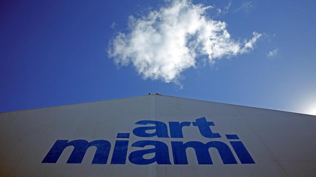 Art Miami, entre la NE 1st Ave. y la 31 St. en Midtown.