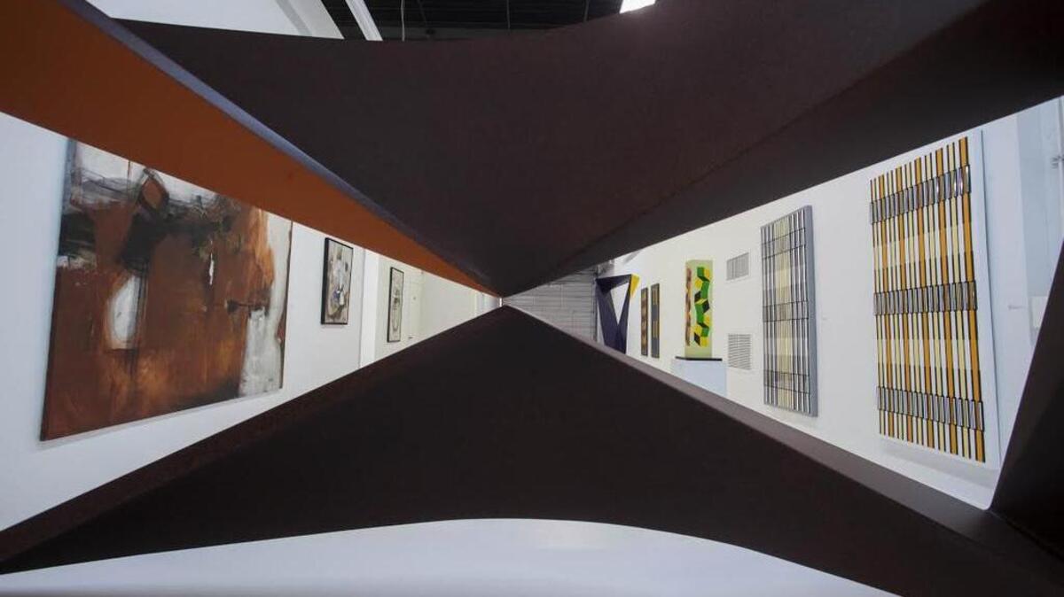 Vista de una de las salas. La exhibición Hablando de abstracción. Transiciones del lenguaje en el arte latinoamericano es una propuesta curatorial que celebra el aniversario 45 de Durban Segnini Gallery.