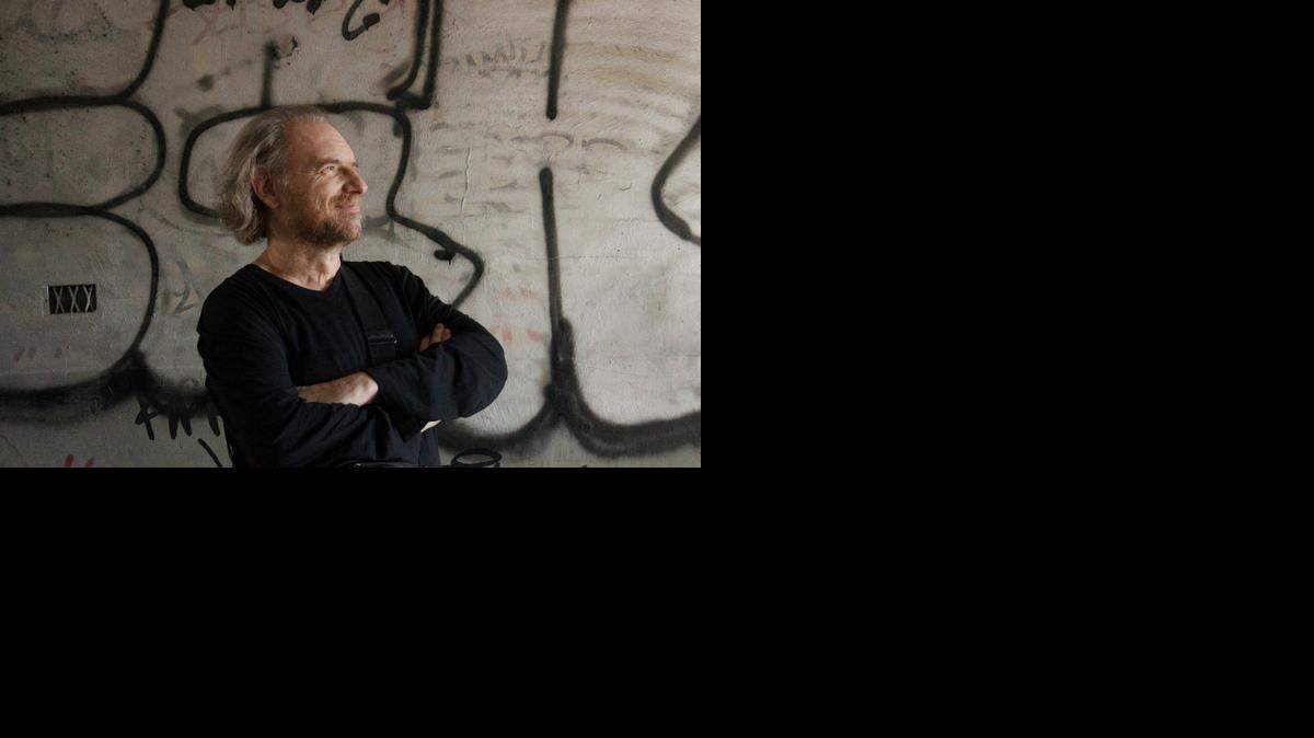 Daniel Mordzinki no necesita presentación. Con su lente ha dado visibilidad al mundo de las letras.
