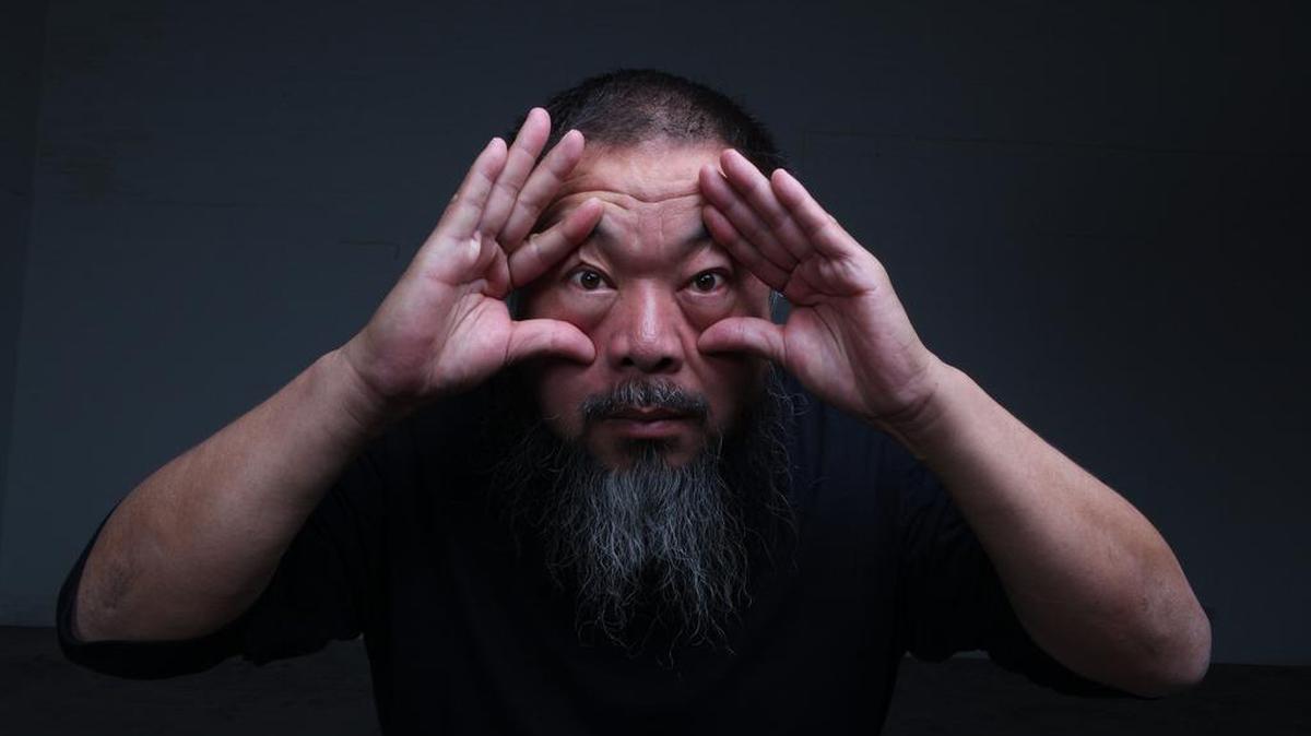 
El artista chino Ai Weiwei expone en la Royal Academy of Arts de Londres su arte más contestatario con el que denuncia y desafía a las autoridades chinas.
