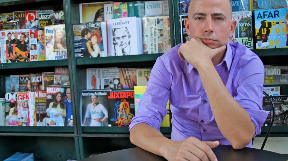 Carlos Pintado, poeta cubano ganador de la edición anterior, por su obra ‘Nueve monedas/Nine Coins’.