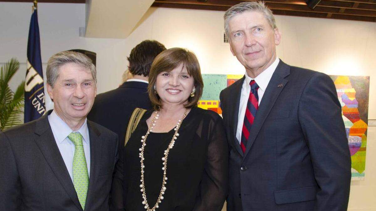 
Gonzalo Jaramillo, la Cónsul General de Colmbia, Marta Jaramillo y el Cónsul de Alemania en Miami, Jurgen Borsch
