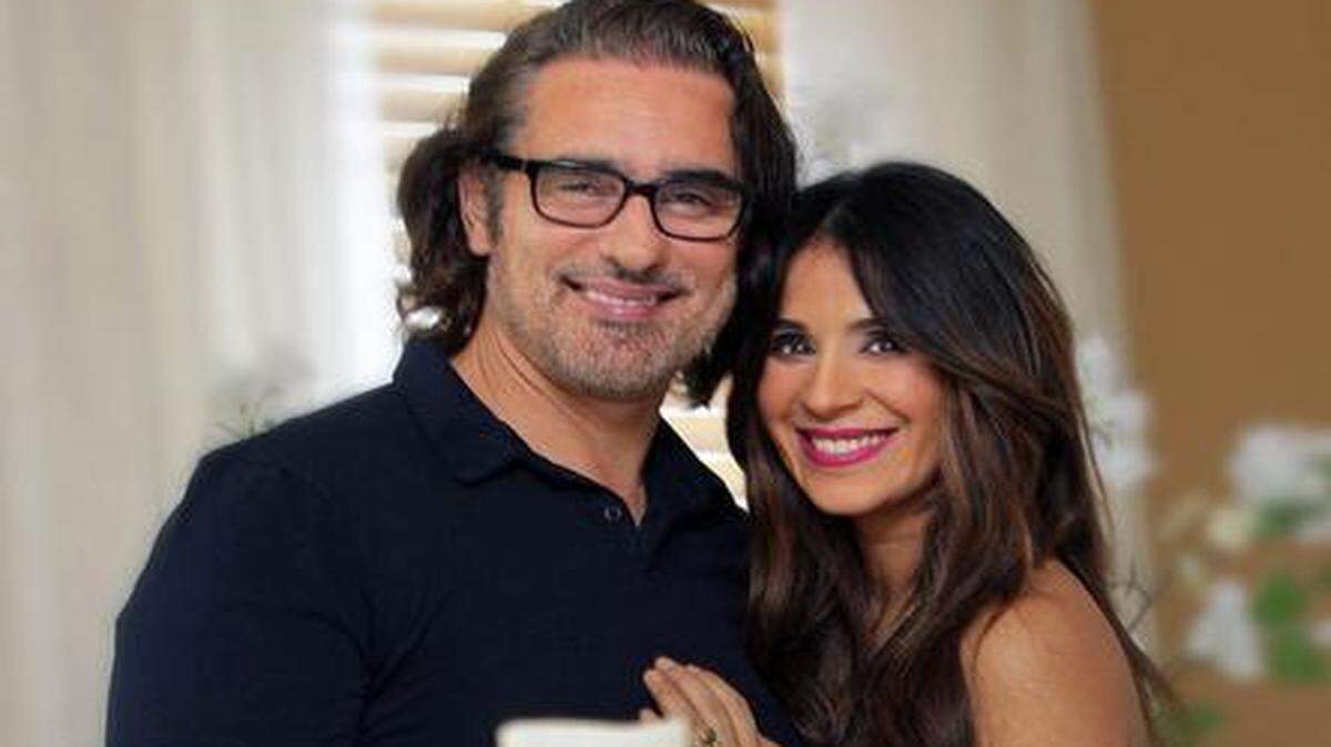 
Miguel Varoni, director creativo de Telemundo, con su esposa, la actriz Catherine Siachoque.
