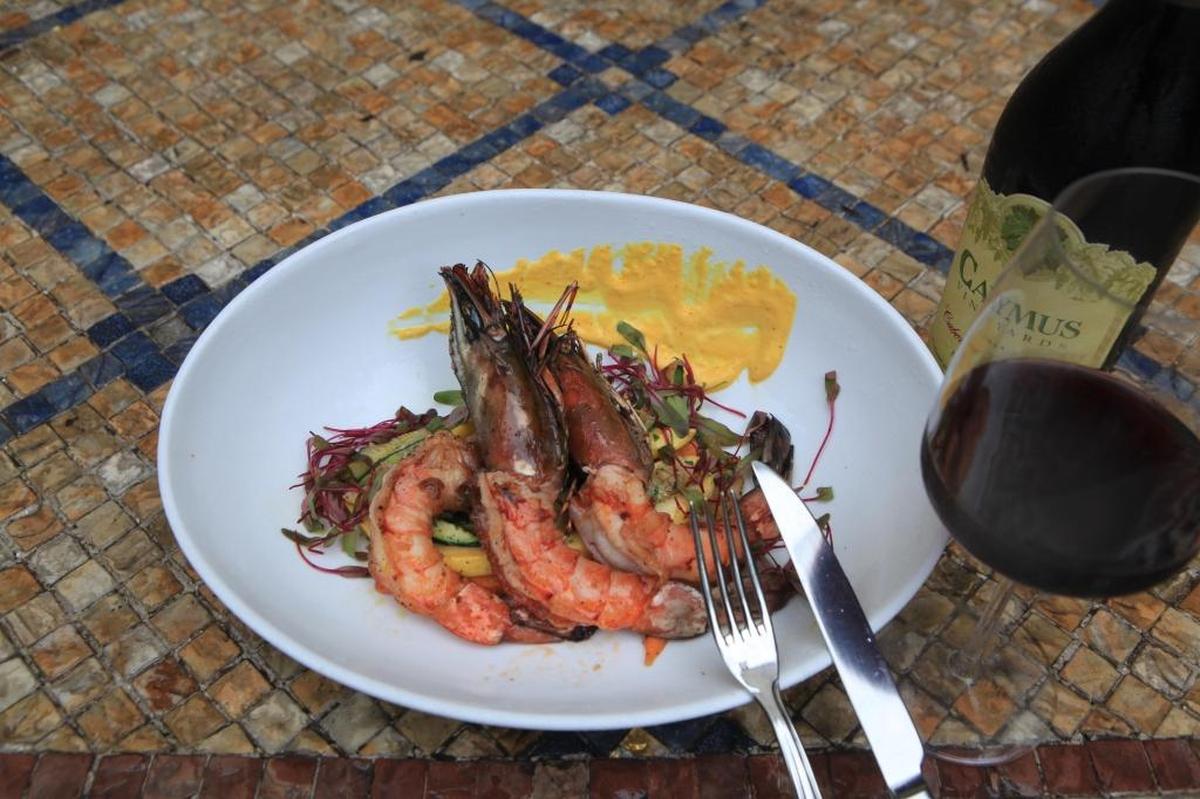Gamberoni Saint Remo (langostinos de Key West, vegetales de estación y pepperoncini).