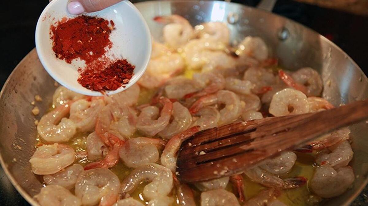 ‘Para el público anglo estas recetas son novedad, como las gambas al ajillo’, dice la chef Yosmar.