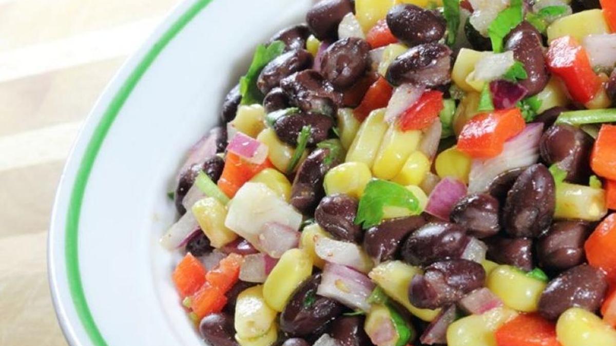 Ensalada de frijoles a lo Southwest.