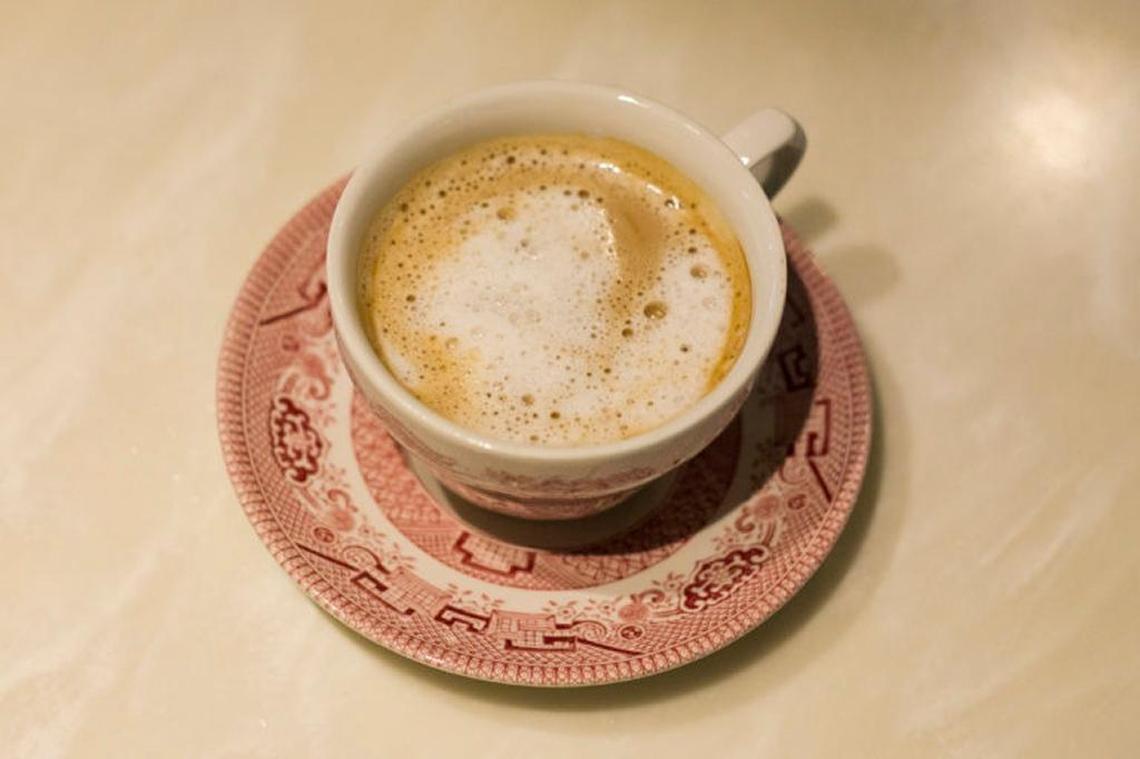 Ejemplo de un café con leche cubano.