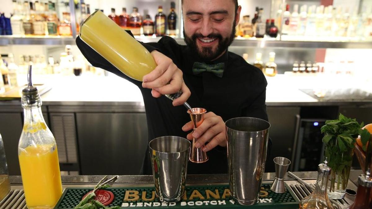 El mixólogo J.D. Marin creó un trago de sabor tropical y sofisticado al mismo tiempo.