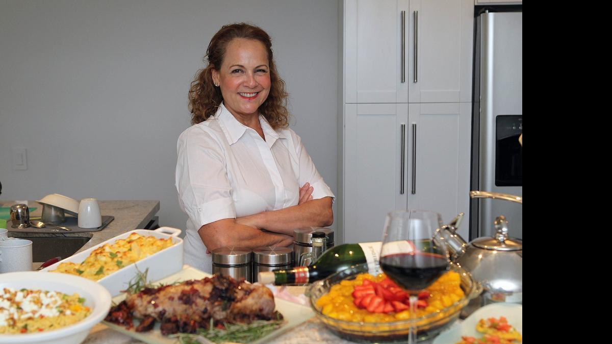 
‘La cocina puede ser el mejor lenguaje en una celebración o para decir te quiero y mucho más en días especiales’. Esta vez Giovanna agasaja a su papá en su día, muy cercano a la celebración de los 90 años de esa persona tan especial para ella.
