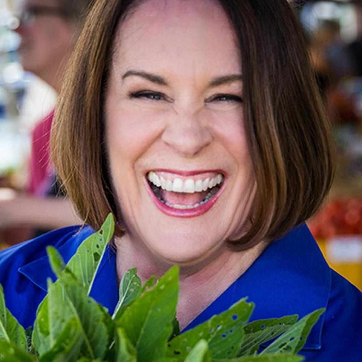 El último libro de Nancie McDermott, ‘Fruit: A Savor the South Cookbook’, recoge una docena de frutas locales del sur y más de 50 deliciosos platos, salados y dulces.