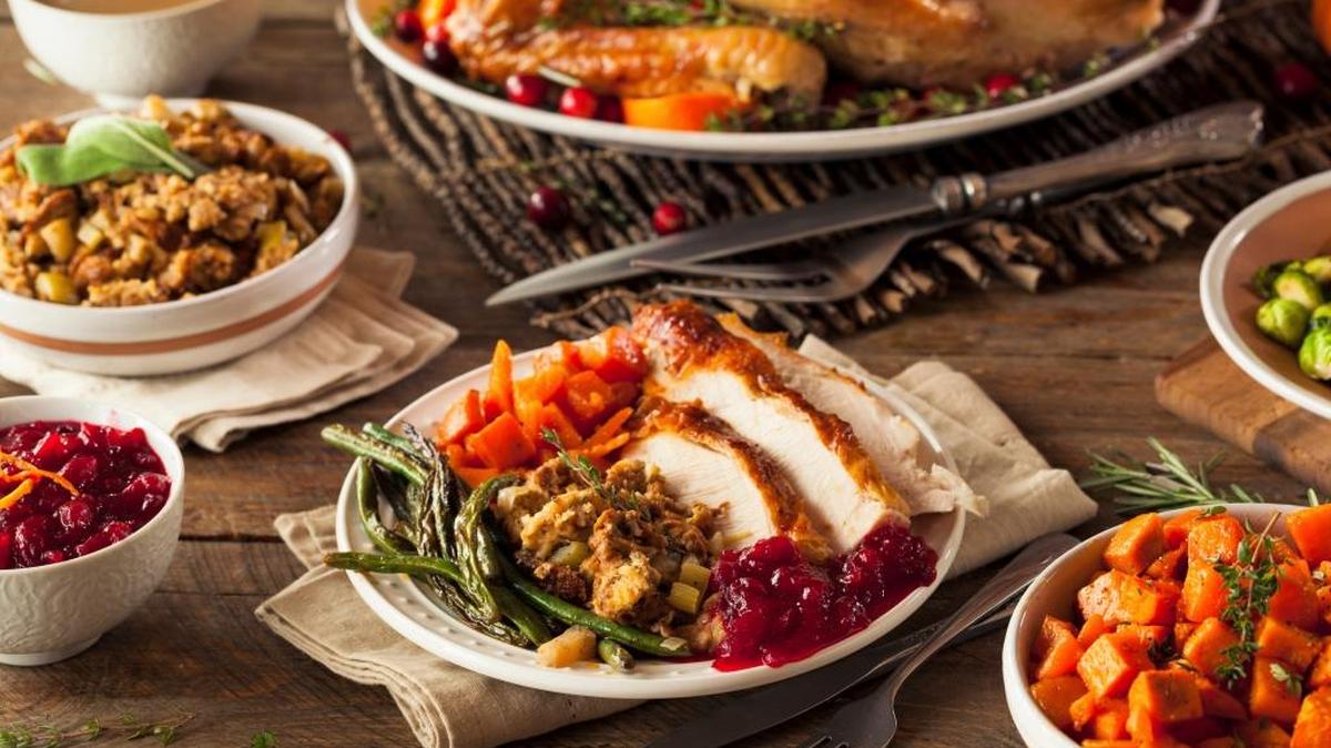 Toscana Divino tendrá el tradicional pavo asado con relleno de manzana, salvia y salchicha italiana, salsa de arándanos, puré de patata, coles de Bruselas y gnocchi de calabaza.