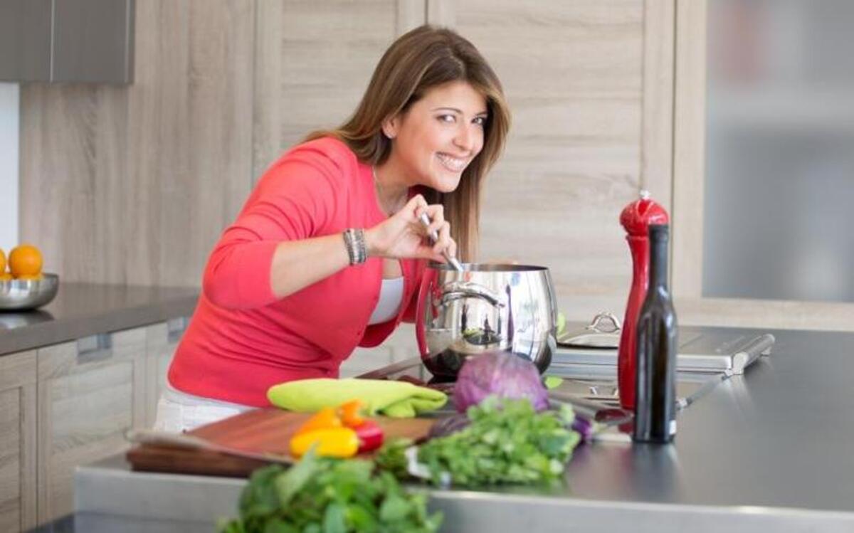 La chef Doreen Colondres te invita a enrollarte las mangas y a cocinar sabrosos platos que te harán lucir como una estrella en la cocina.