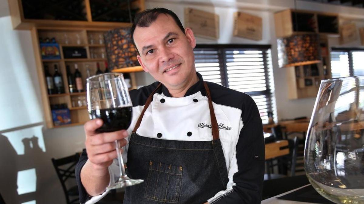 El chef Ricardo Alfonso de Gastrobar Pinch Me.