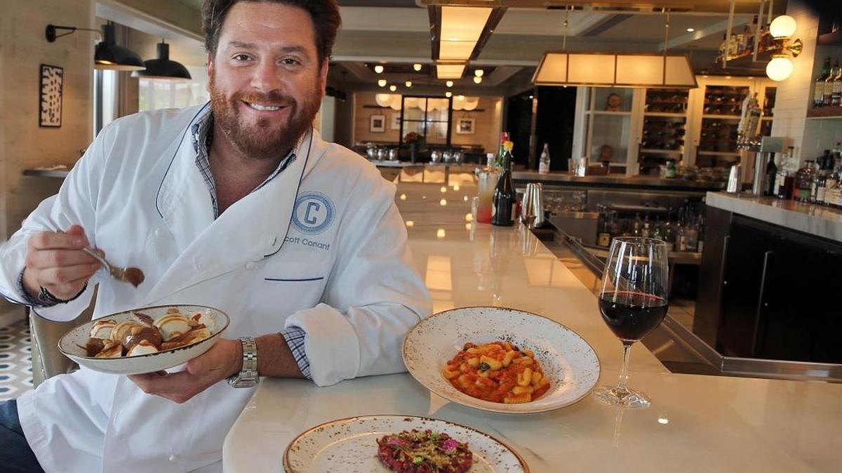 
La experiencia del chef Scott Conant sobresale en el menú de Corsair. En la foto, saborea su Sundae favorito. 
