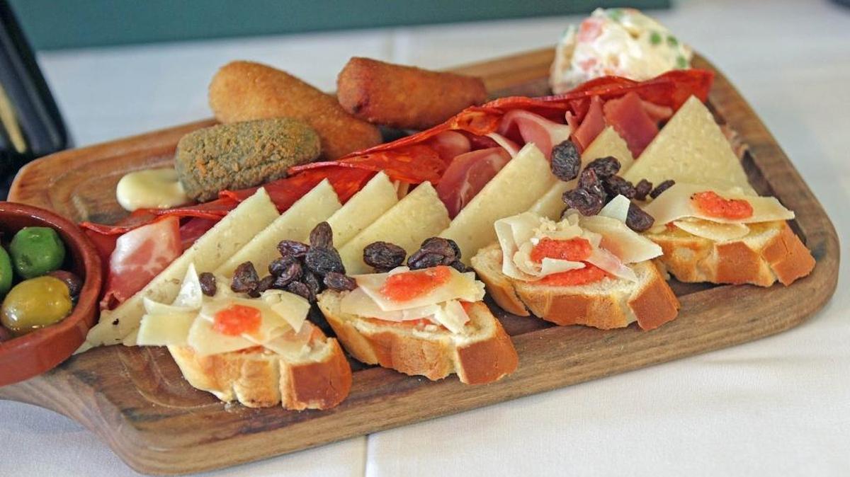 Las tapas españolas son una cultura, una actividad social y un placer que hay que descubrir en persona.