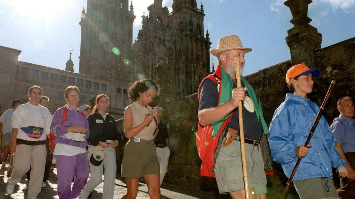 Un grupo de peregrinos apoyan apoyan la solicitud de que una parte del Camino de Santiago, fuera declarada Patrimonio de la Humanidad.