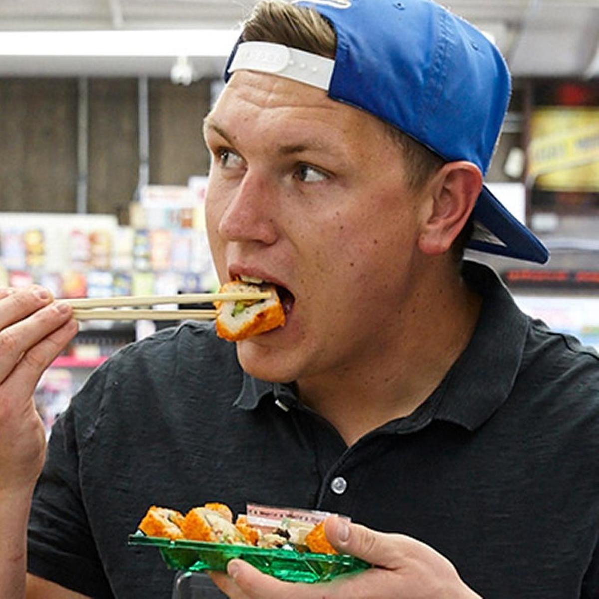 El libro de Josh Scherer ‘The Culinary Bro-Down Cookbook’ contiene más de 70 creaciones divididas en los diez grupos de alimentos llamados ‘brossentials’.