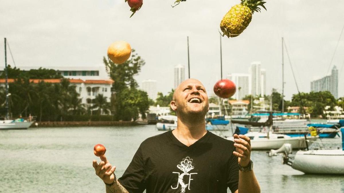 Jeremy Ford, jefe de Matador Room, se levantó en Hialeah con ganas de comer fruta fresca, pero no había un lugar donde conseguirla.