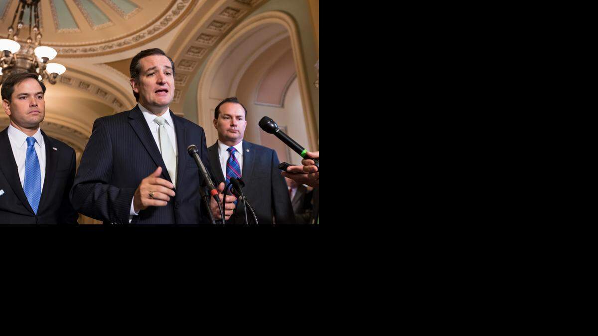 
Los senadores cubanoamericanos Ted Cruz, de Texas, al centro, junto a sus colegas Marco Rubio, izq., y Mike Lee, de Utah.


