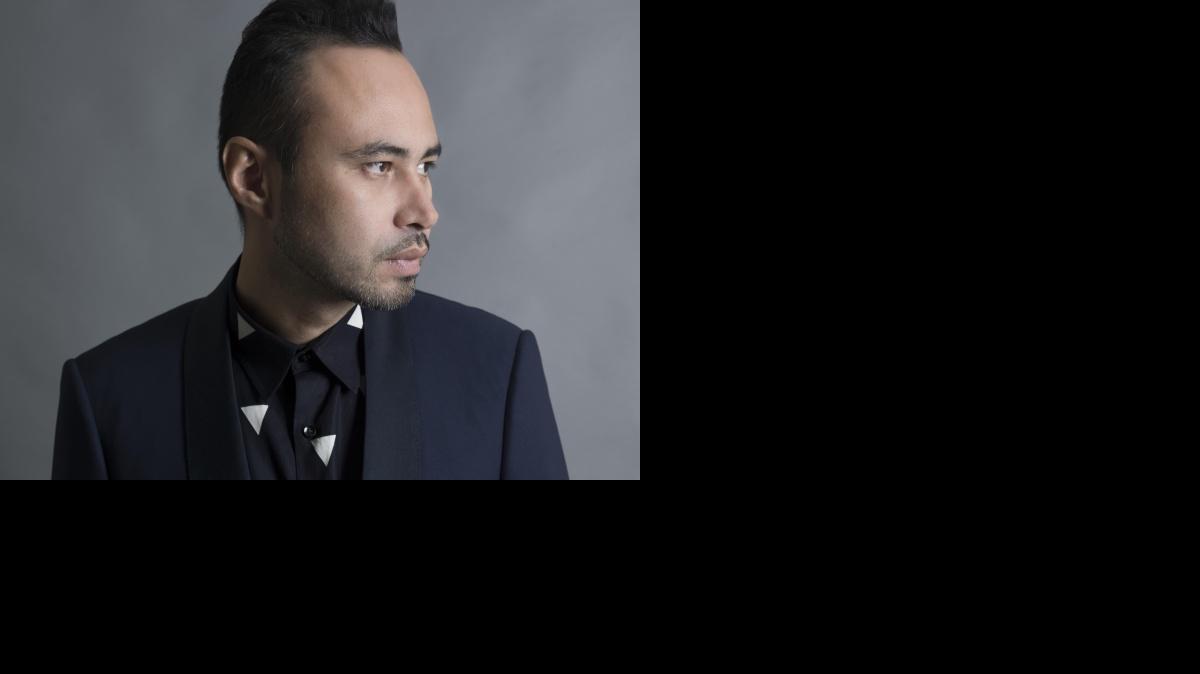 
Carlos Campos, diseñador de origen hondureño radicado en la Ciudad de Nueva York, evoca el futuro en su nueva colección Primavera-Verano 2015.
