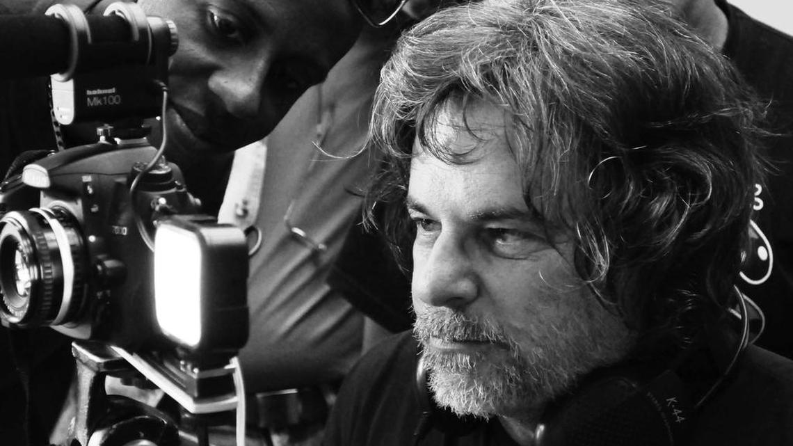 Eduardo del Llano durante la filmación de una de sus películas.