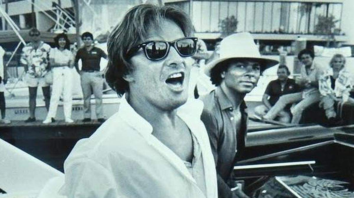 
Don Johnson y Philip Michael Thomas llegan en bote a la Miami Marina en julio de 1985.


