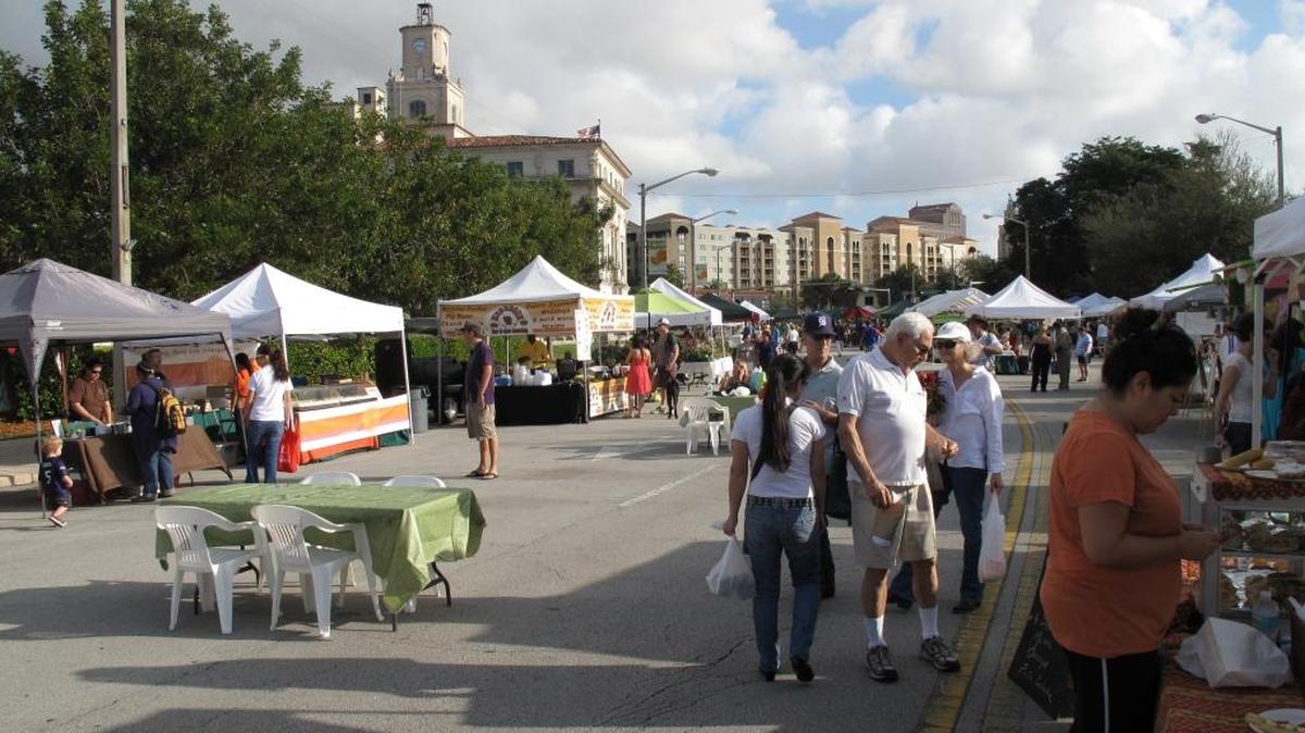 El mercadito de Coral Gables, que se sitúa los sábados en la callejuela junto a la Alcaldía (405 Biltmore Way), solo está de enero a marzo.