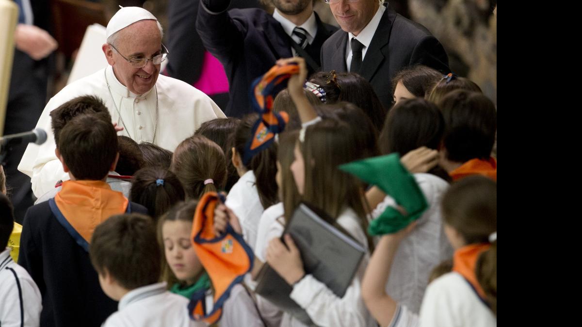 
El papa Francisco en una audiencia con estudiantes de escuelas jesuitas en el Vaticano, en el 2013. 
