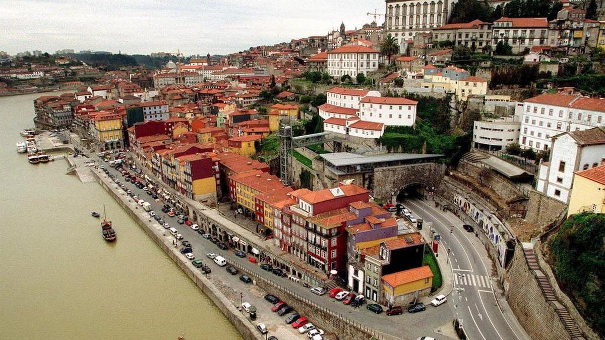 Orilla del río Oporto, tomada desde el puente de Don Luis I.