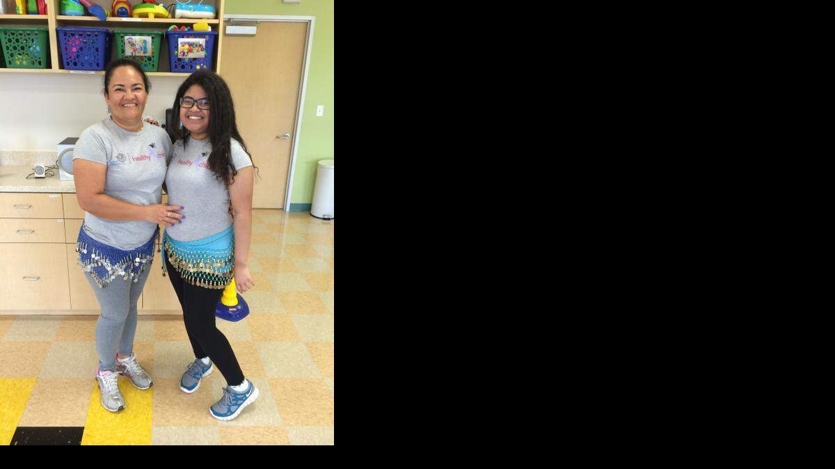 
Kimberly Arzu llevo a cabo un programa de bienestar de 10 semanas de duracion del Miami Children’s Hospital llamado Healthy Chicas. En la foto junto a su mama.
