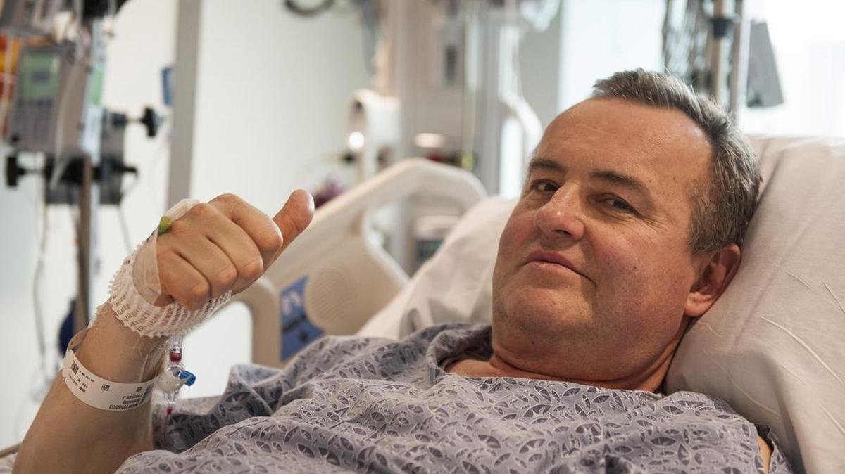 El paciente Thomas Manning tras ser sometido con éxito al primer transplante de pene en Estados Unidos. Manning, de 64 años y que perdió su pene como consecuencia de un cáncer, se recupera de manera satisfactoria tras serle trasplantado el nuevo órgano de un donante fallecido.