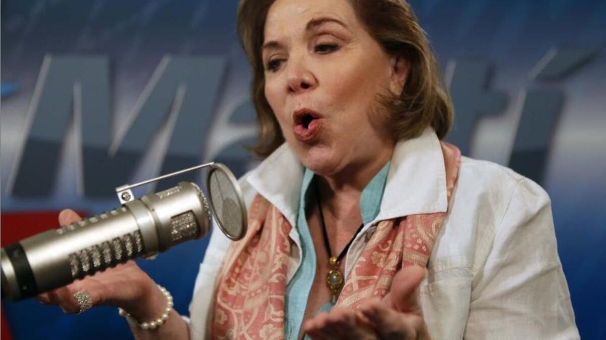 La Dra. Isabel es la primera psicóloga radial hispana de Estados Unidos.