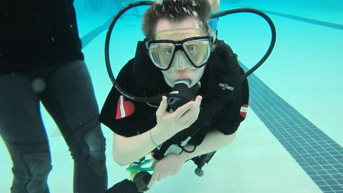 
El objetivo de Diveheart Scuba Experience es utilizar el buceo como herramienta para fomentar confianza e independencia en personas con discapacidades.
