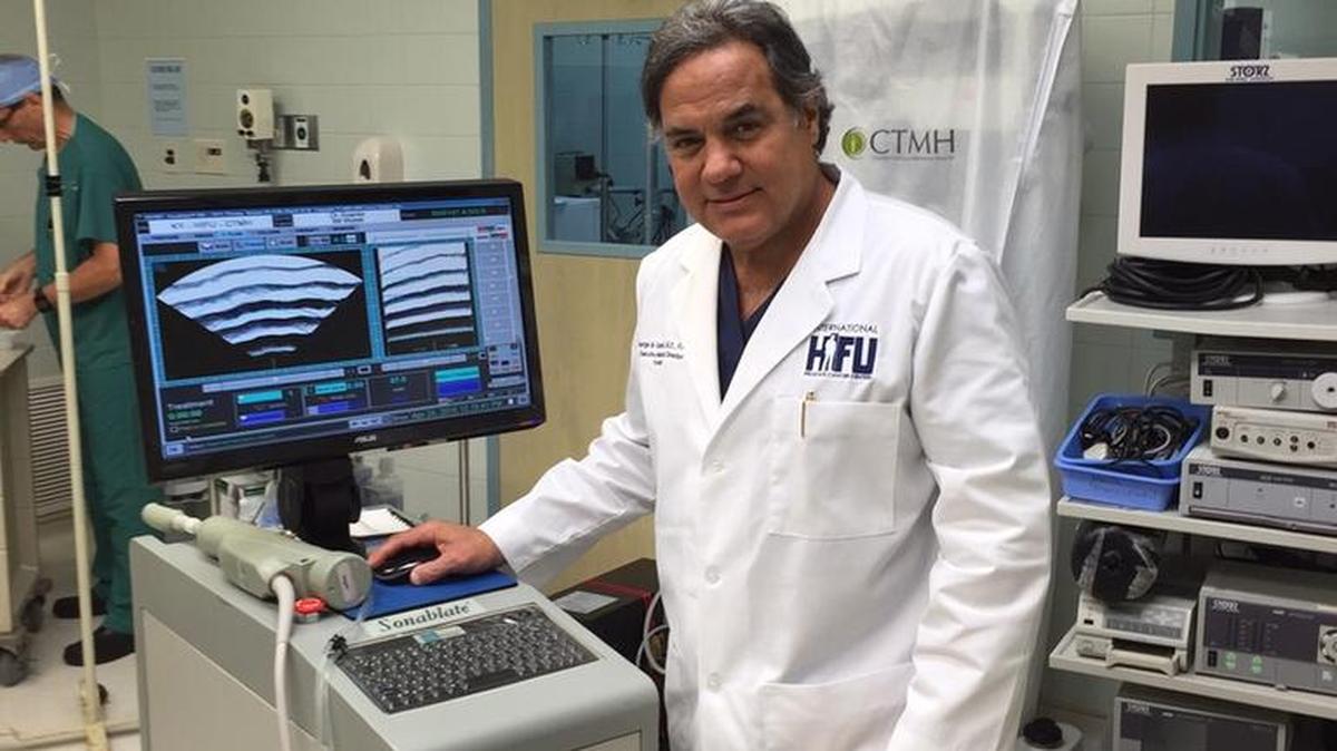 El urólogo George Suárez, pionero del método HIFU para tratar el cáncer de próstata.
