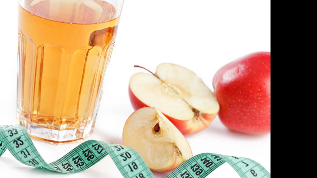 
De acuerdo con un estudio realizado en personas obesas, el consumo diario de vinagre puede resultar en una reducción de los triglicéridos en sangre, el tamaño de la cintura, la grasa abdominal y el peso corporal.
