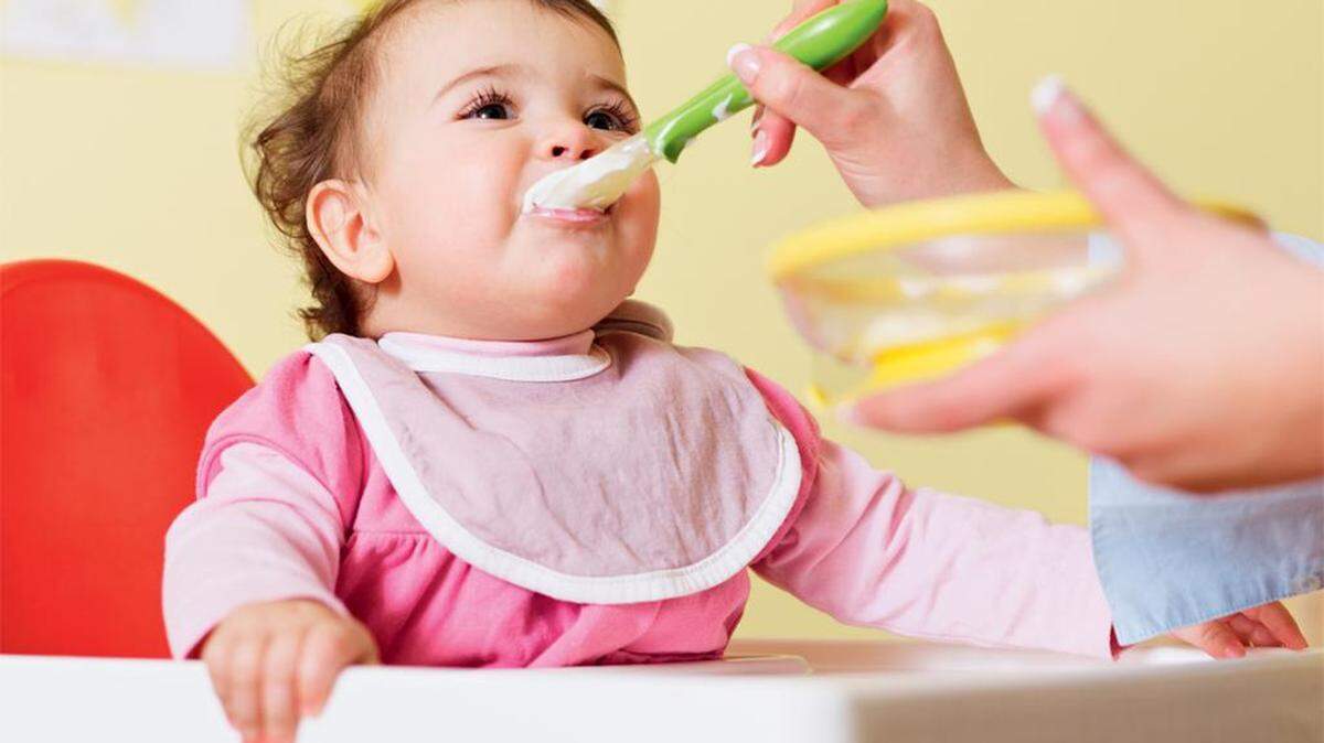 Los padres deben brindar a los encargados del cuidado infantil instrucciones específicas para alimentar a sus niños.