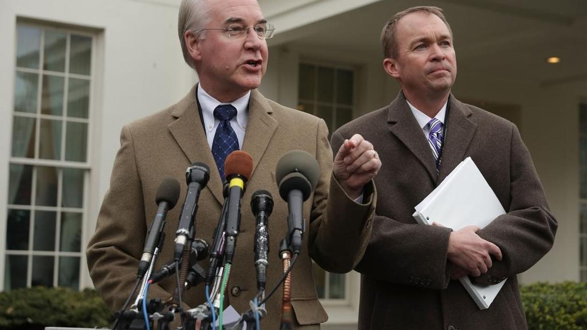 Desde la izq.: Tom Price, secretario del Departamento de Salud y Servicios Humanos y Mick Mulvaney, director de la Oficina de Gestión y Presupuesto, presentan el proyecto de la ‘American Health Care Act’.