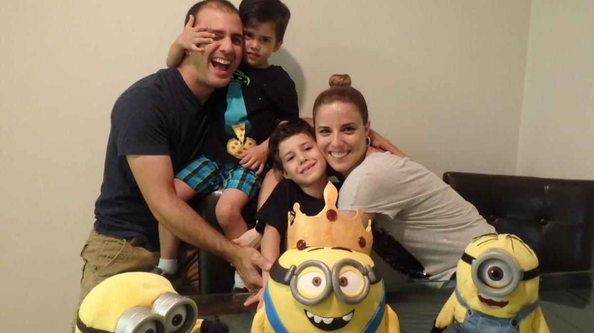 La familia Tamayo celebra la recuperación de su hijo mayor, Alejandro.